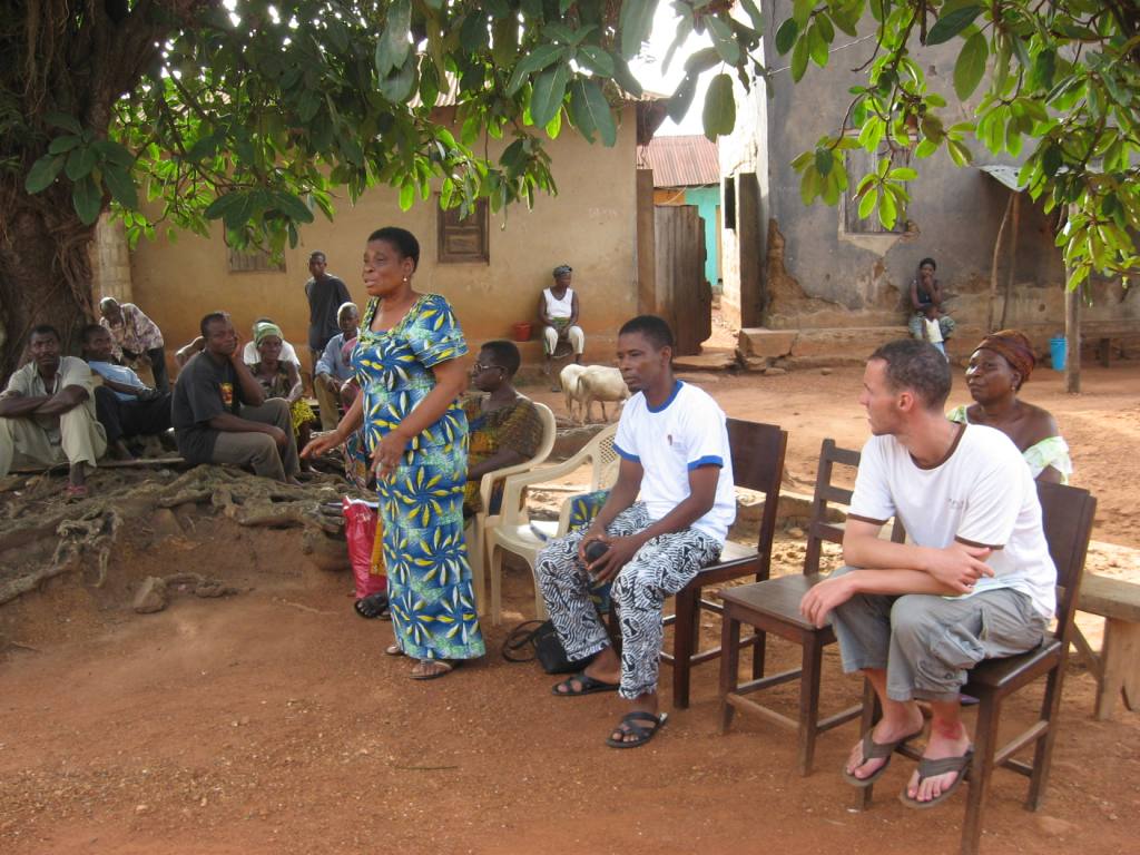 Sensibilisation sur la place du village à Hanyigba1.JPG