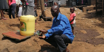 Kenya : les quartiers informels de Nairobi ont besoin d’eau potable pour lutter contre le Covid-19