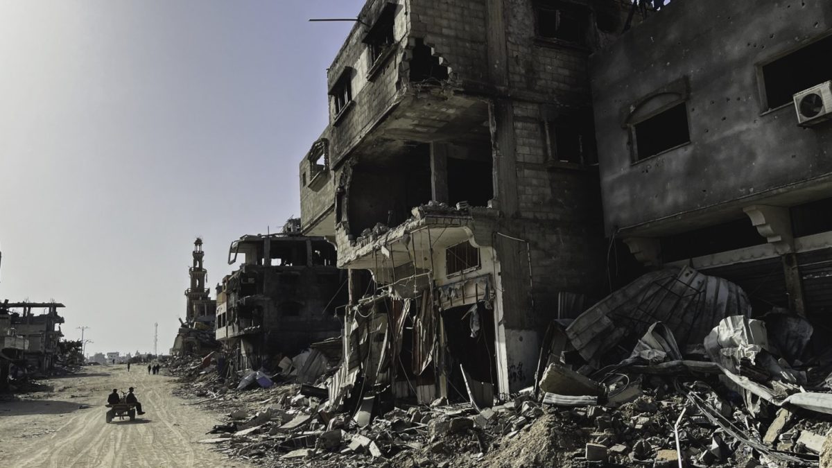 Destruction et ruines dans la ville de Khan Younès, dans le sud de la bande de Gaza. 22 avril 2024. © Ben Milpas/MSF